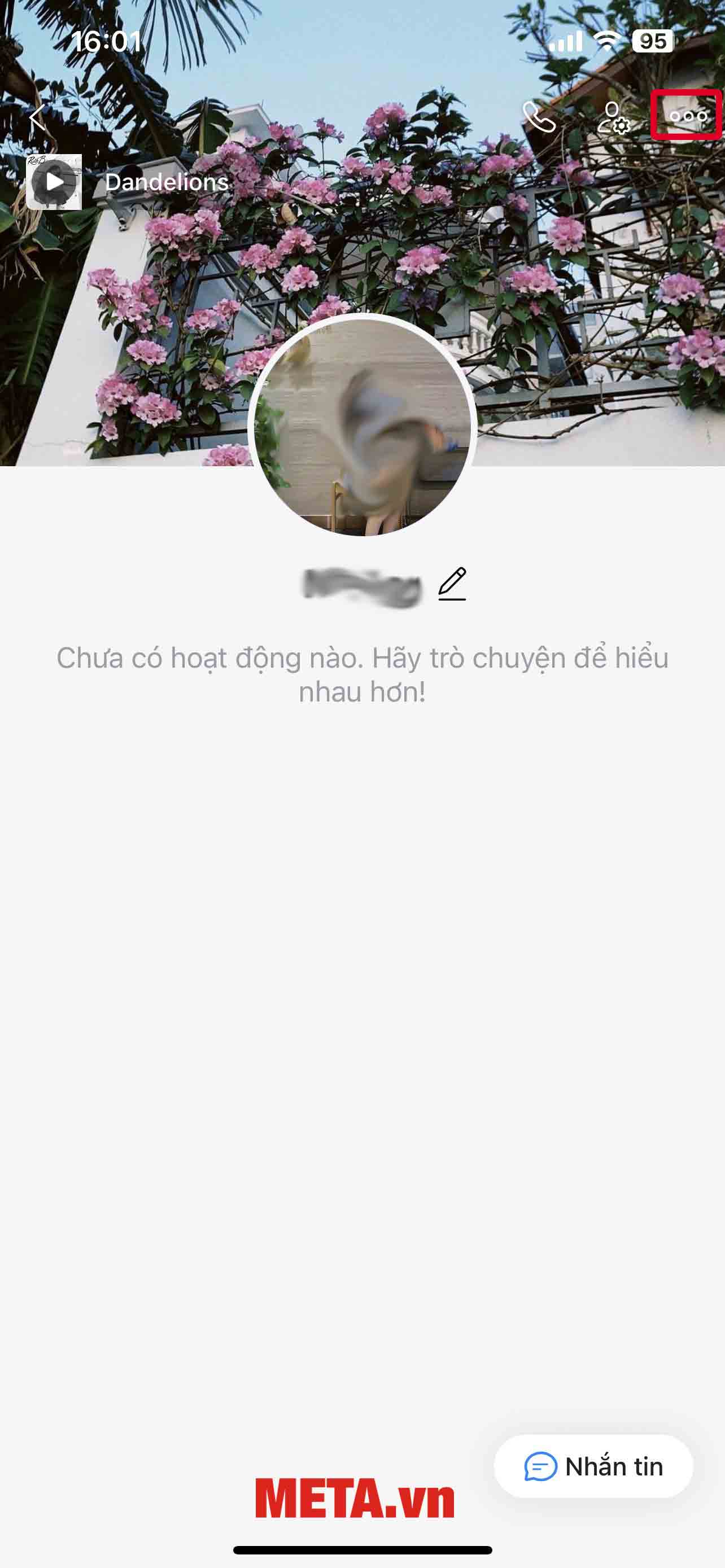 Truy cập trang cá nhân người bạn mà bạn muốn xem số điện thoại trên Zalo → Nhấn vào dấu ba chấm ở góc trên bên phải màn hình