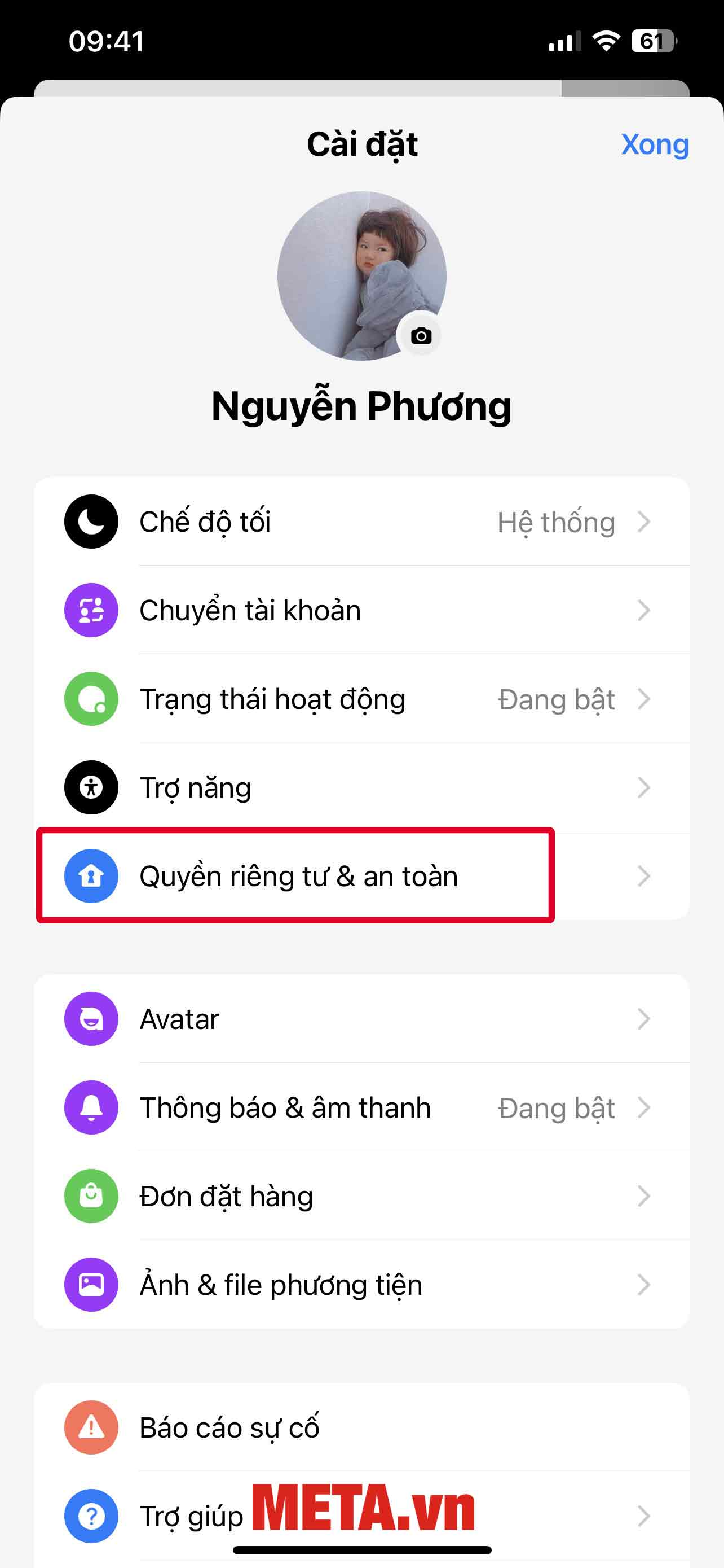 Nhấn vào Quyền riêng tư & an toàn