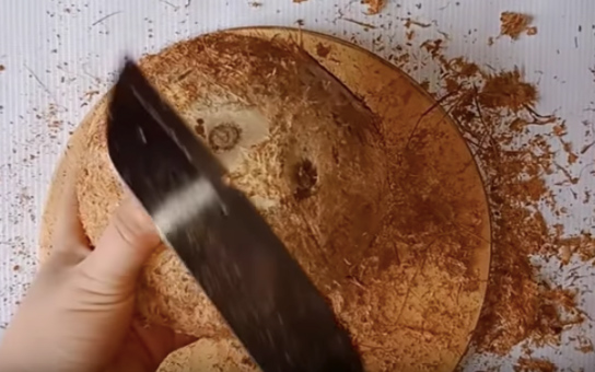 Đục lỗ quả dừa