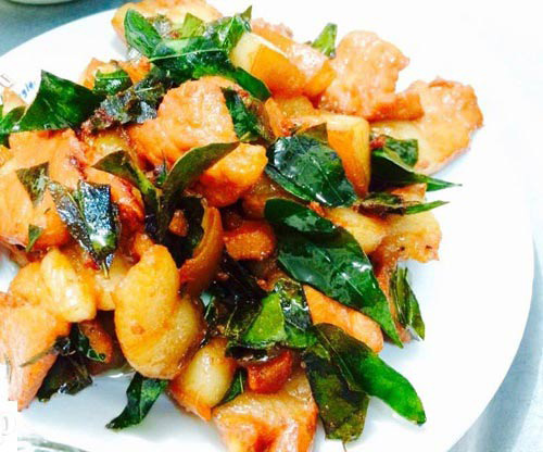 Thịt lợn mán xào lá móc mật