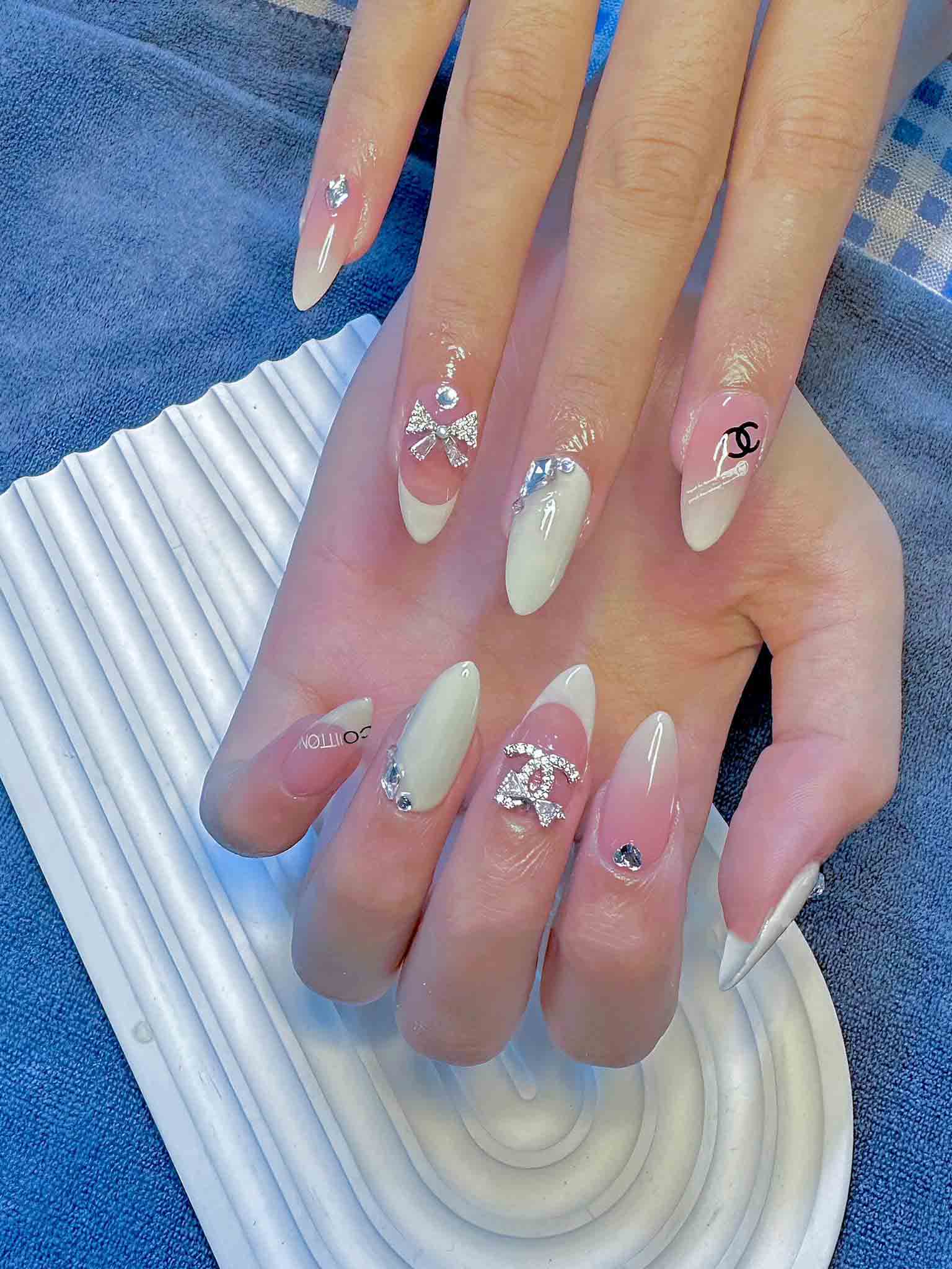 Nail cô dâu đẹp màu trắng đẹp lung linh