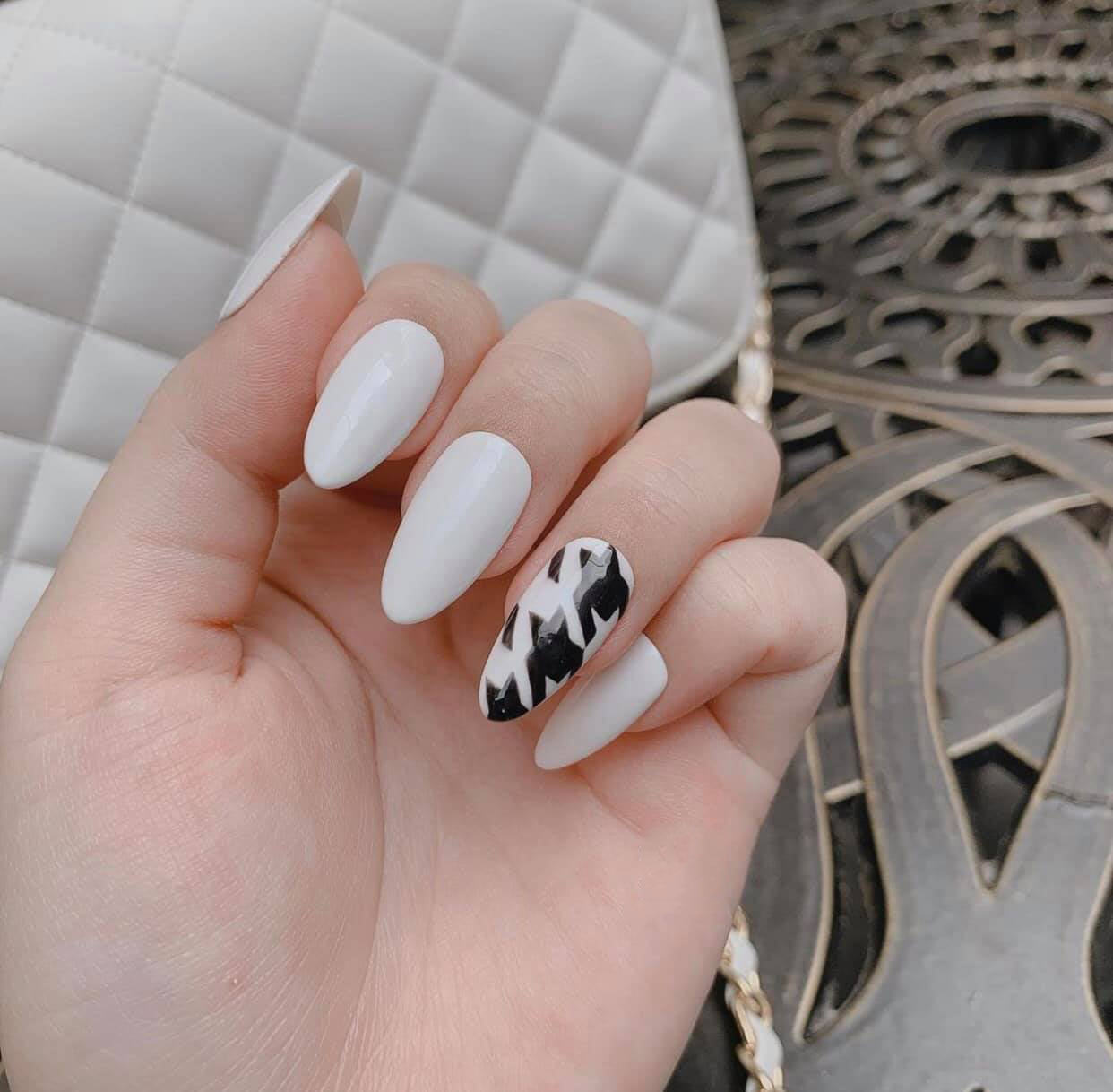 Nail cô dâu đẹp màu trắng pha chút đen