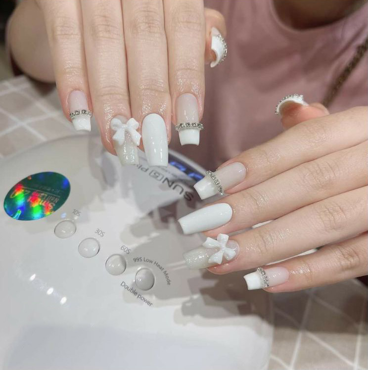 Nail cô dâu đẹp màu trắng