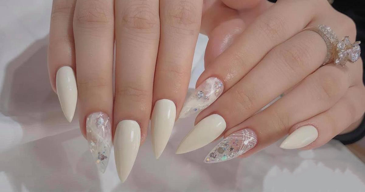 Mẫu nail cô dâu màu trắng sữa