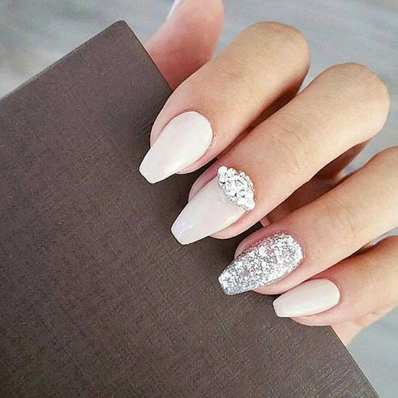 Nail cô dâu đẹp màu trắng