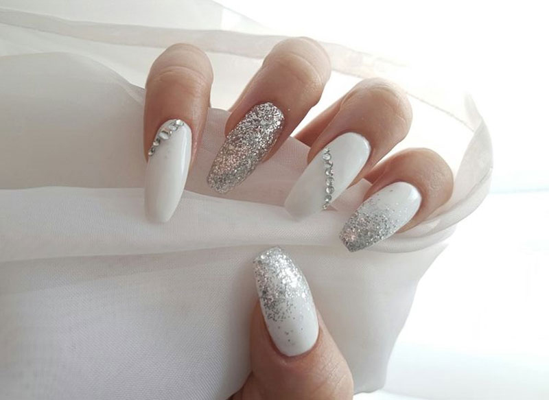 Nail cô dâu đẹp màu trắng thêm nhũ