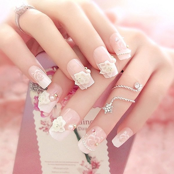 Nail cô dâu đẹp màu trắng đính đá và hoa