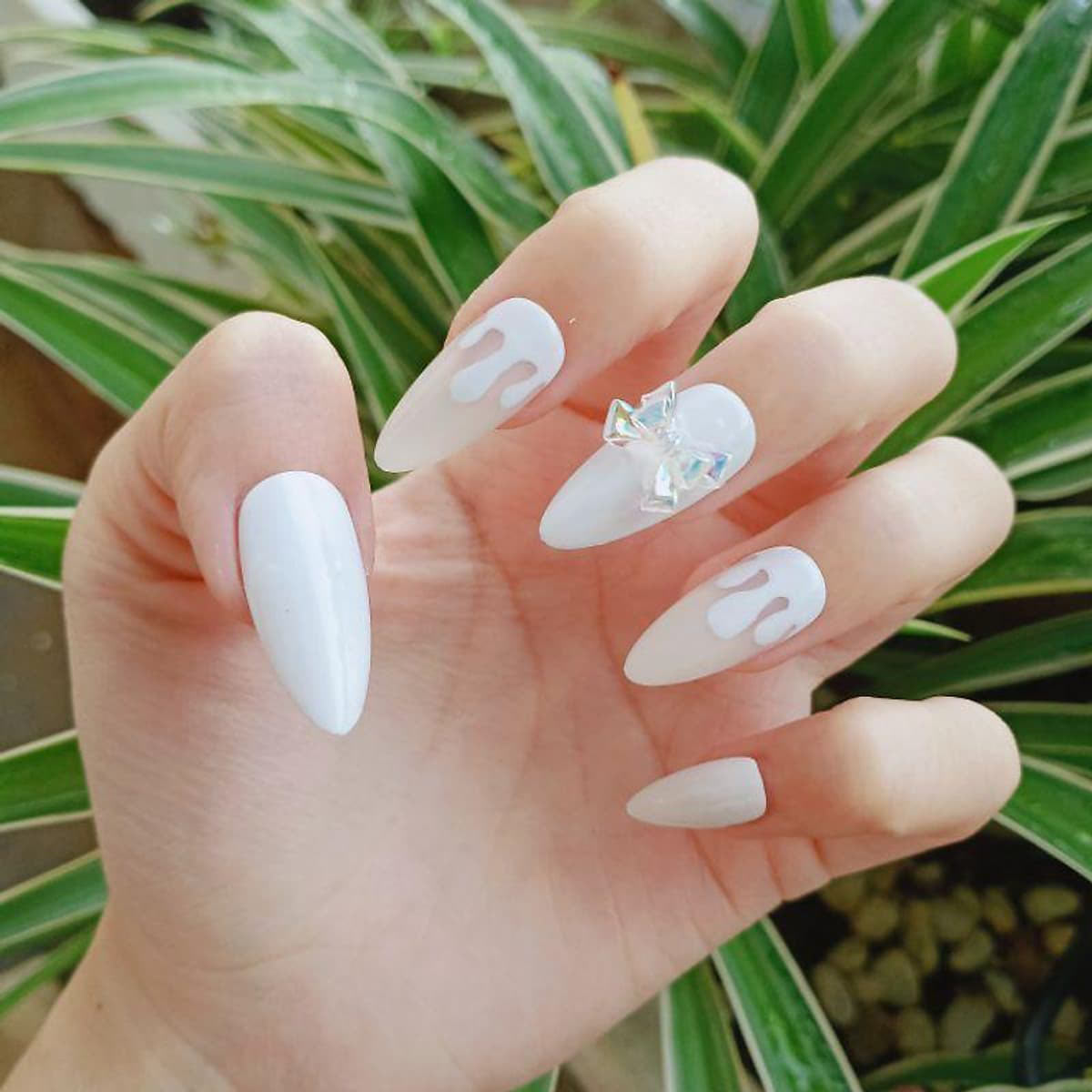 Nail cô dâu đẹp màu trắng