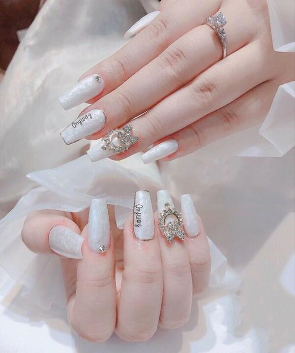Nail cô dâu đẹp màu trắng