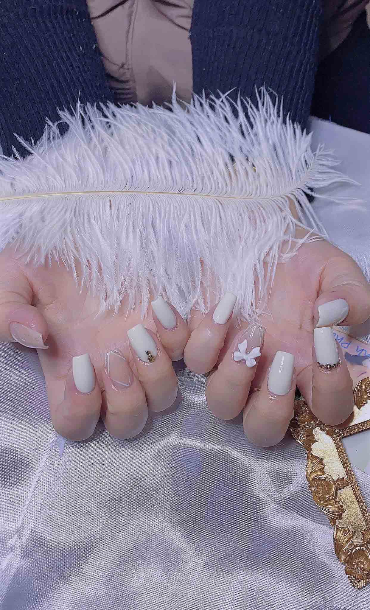 Nail cô dâu đẹp màu trắng