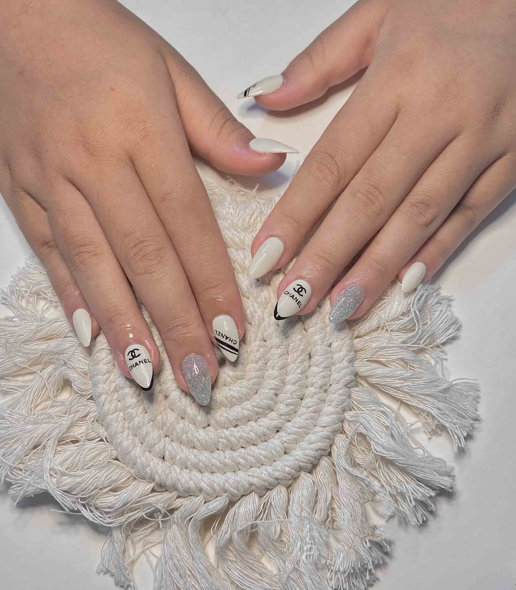 Nail cô dâu đẹp màu trắng sang trọng