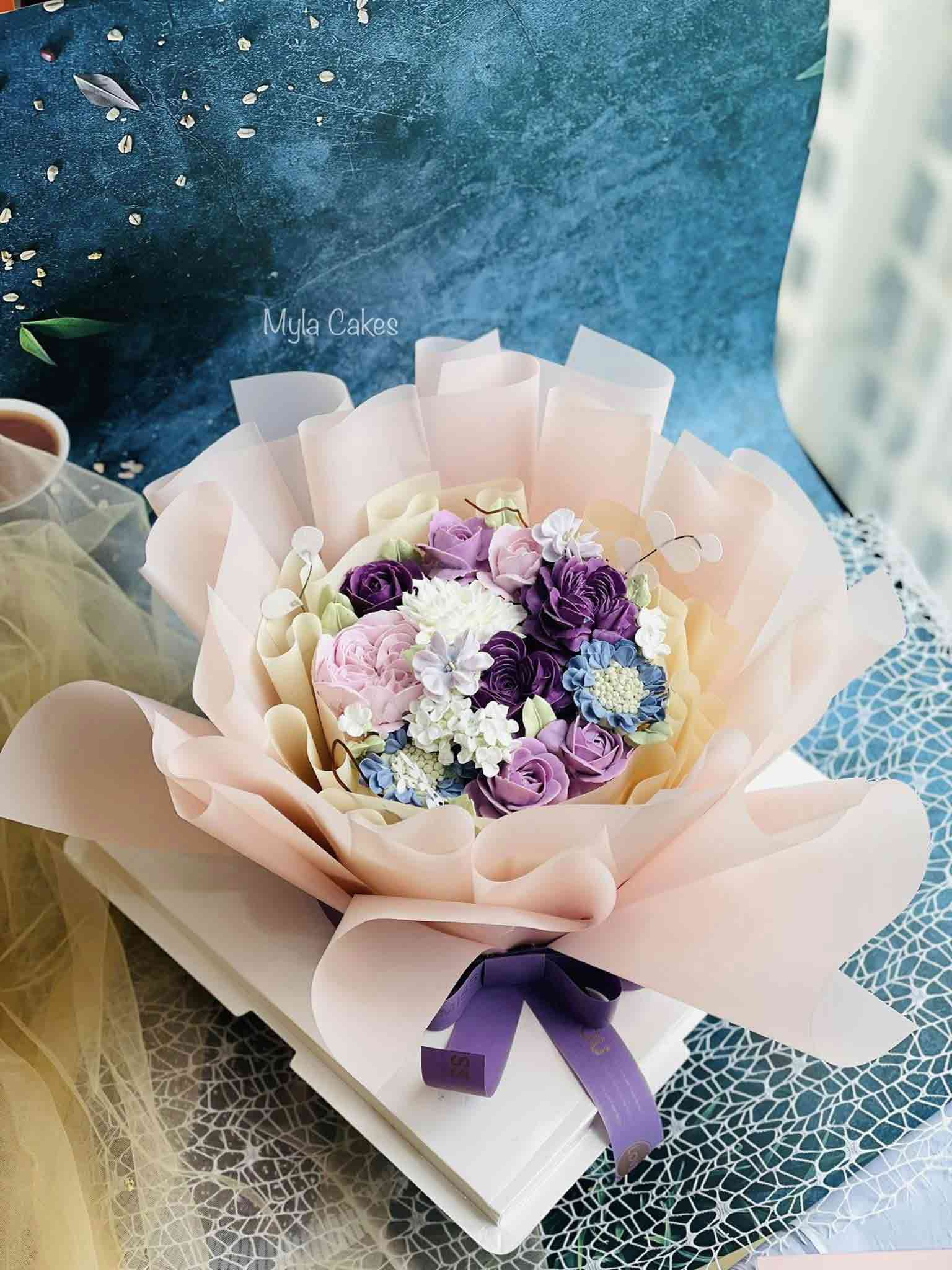 Mẫu bánh sinh nhật cho người lớn là nữ