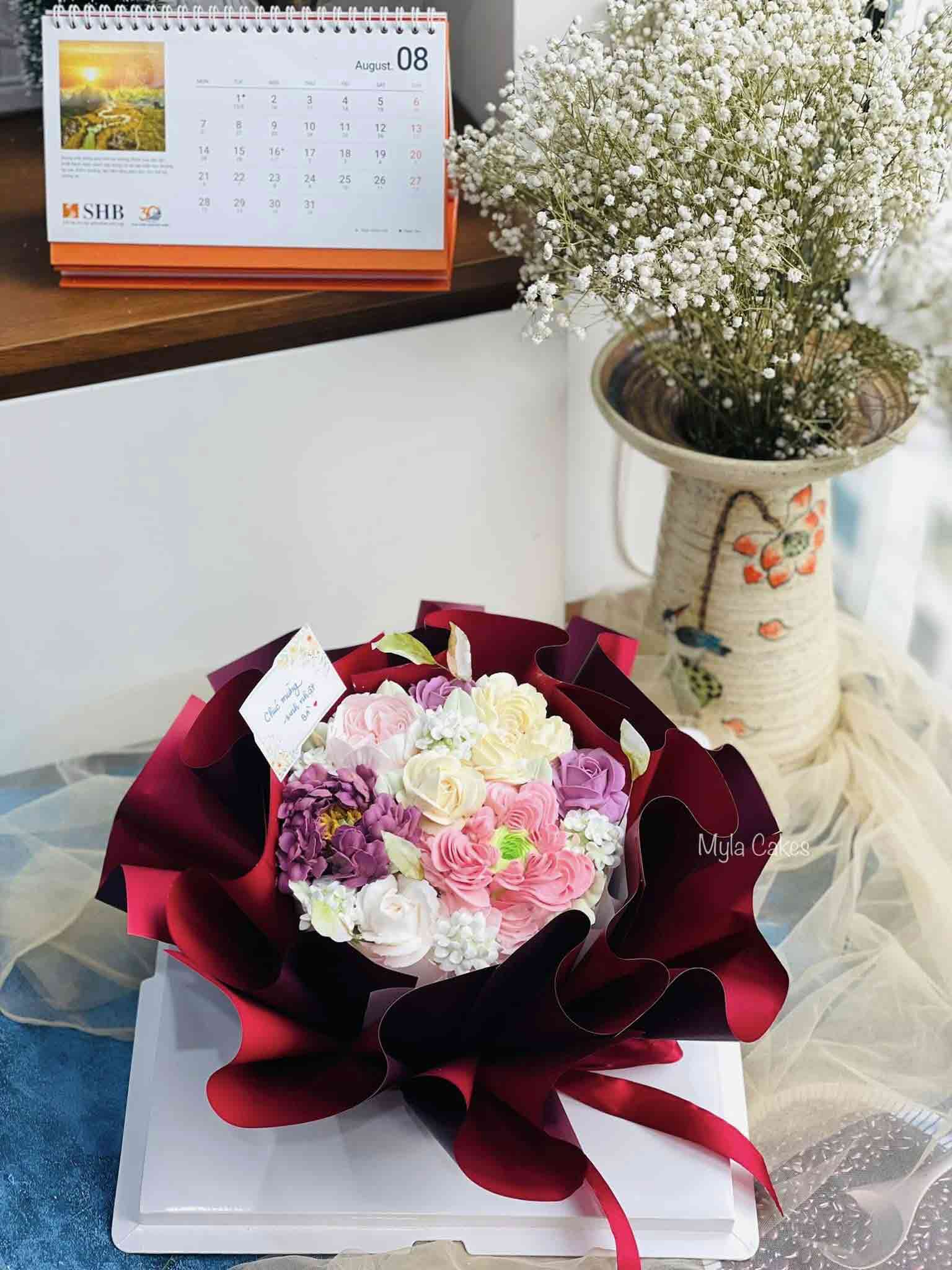 Mẫu bánh sinh nhật cho người lớn là nữ