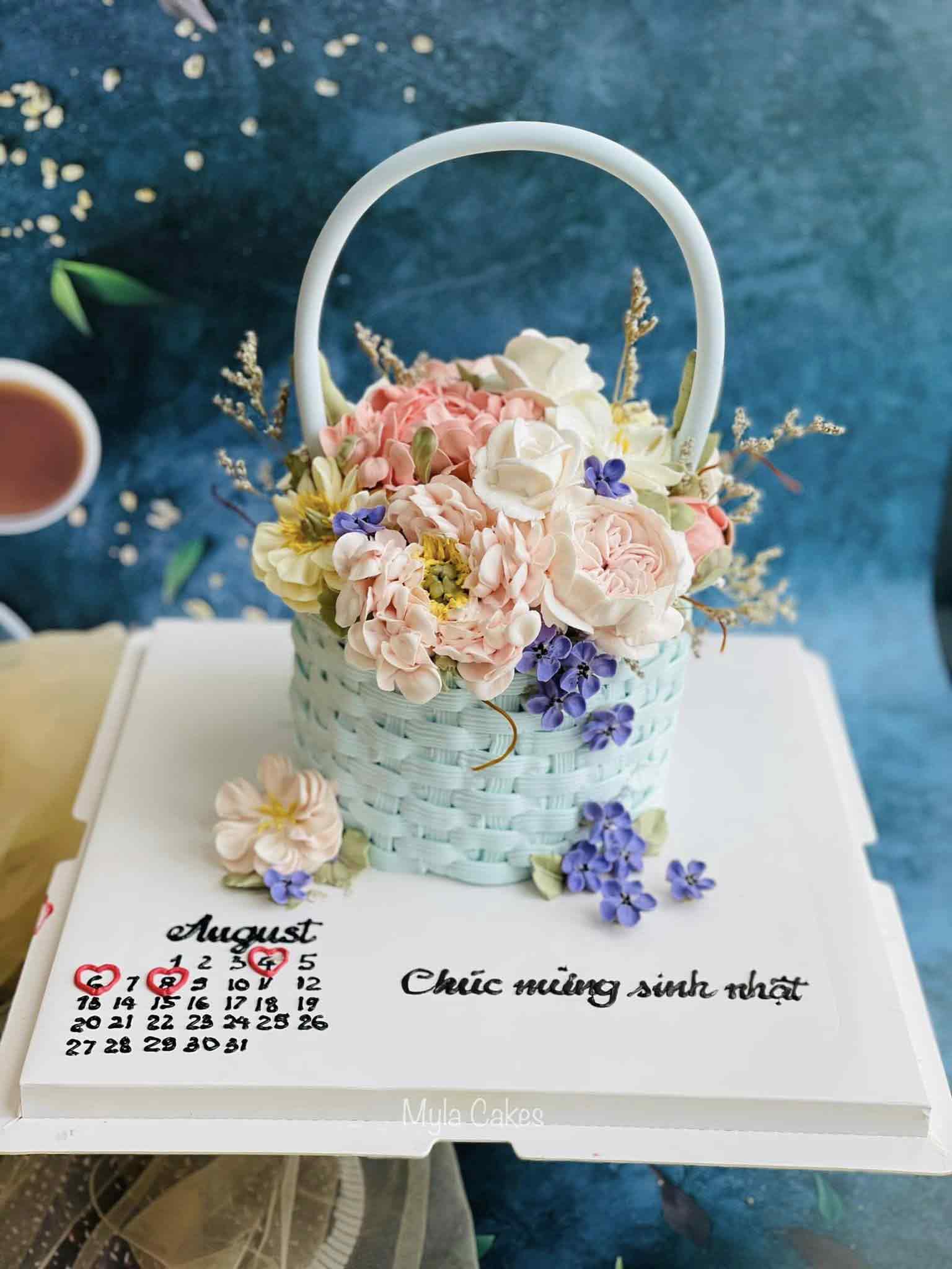 Mẫu bánh sinh nhật cho người lớn là nữ