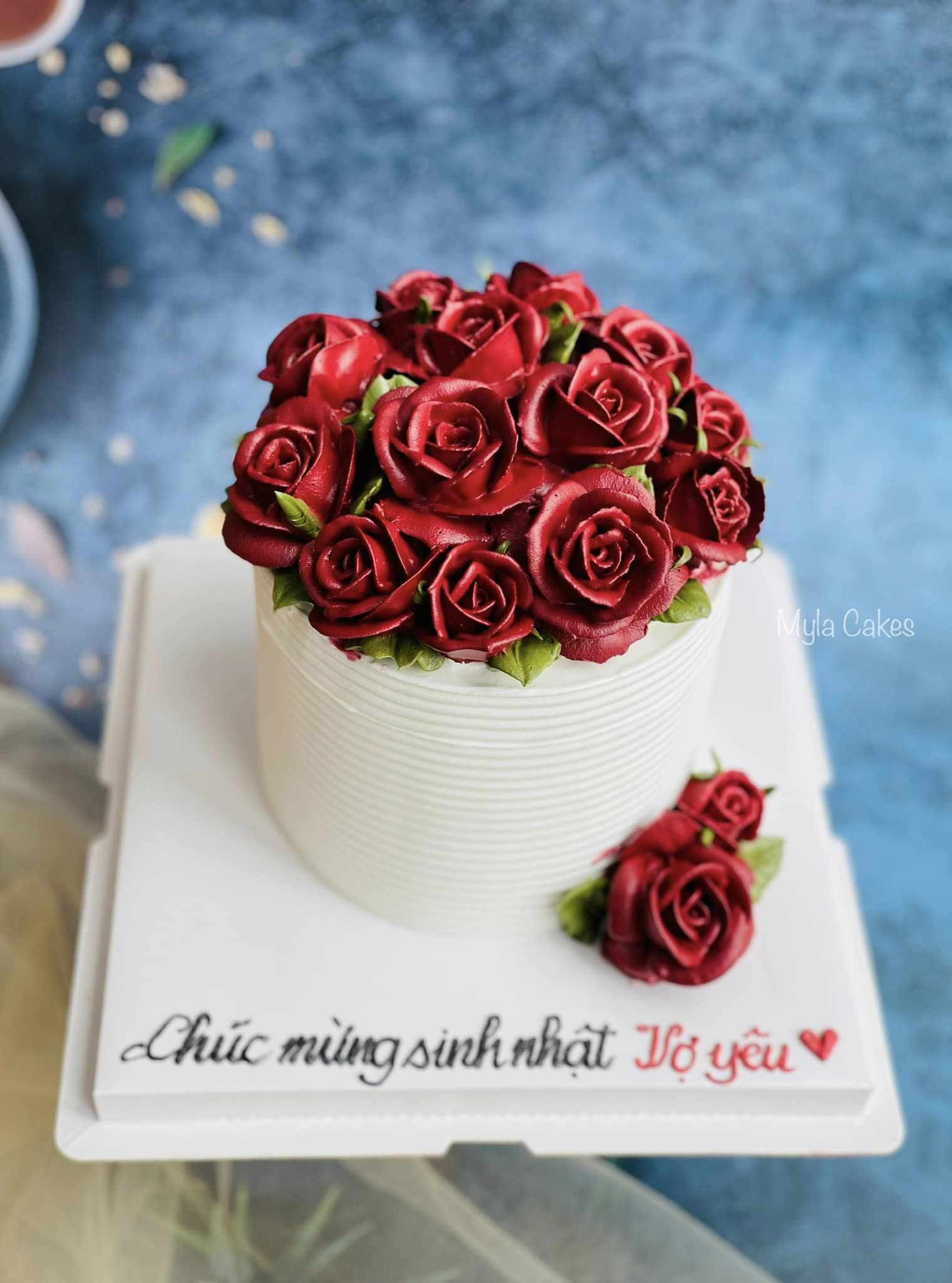 Mẫu bánh sinh nhật cho người lớn là nữ