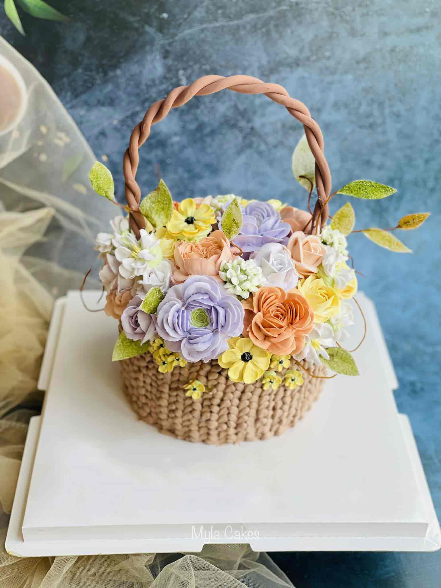 Mẫu bánh sinh nhật cho người lớn là nữ