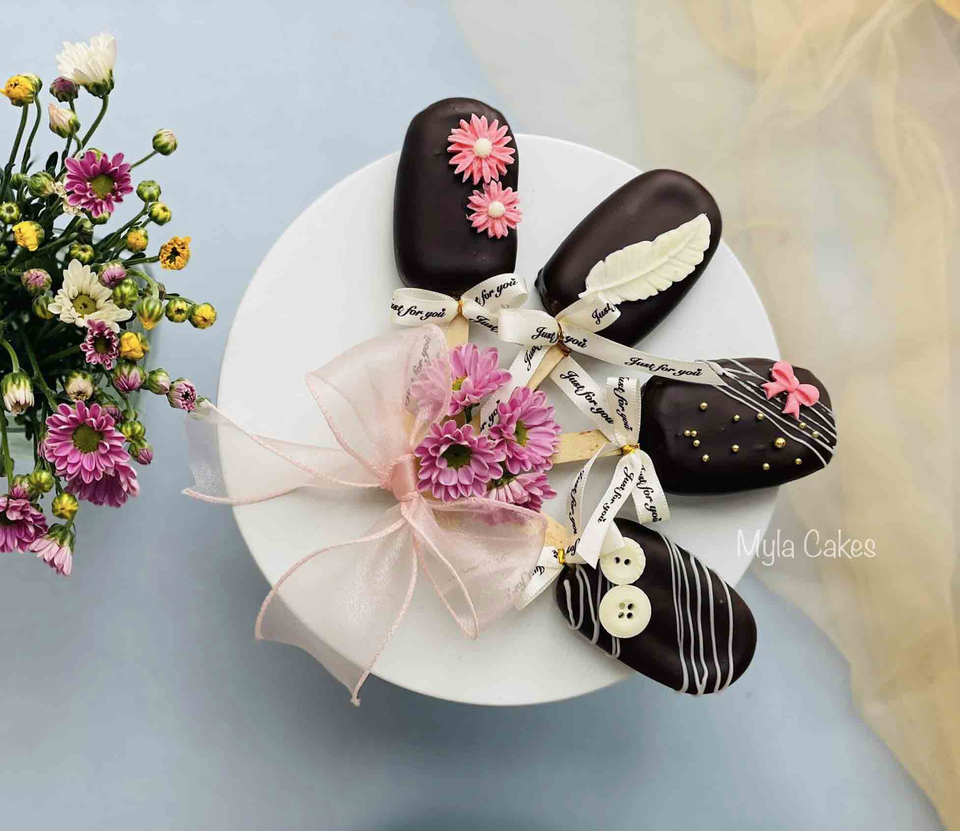 Mẫu bánh sinh nhật cho người lớn là nữ