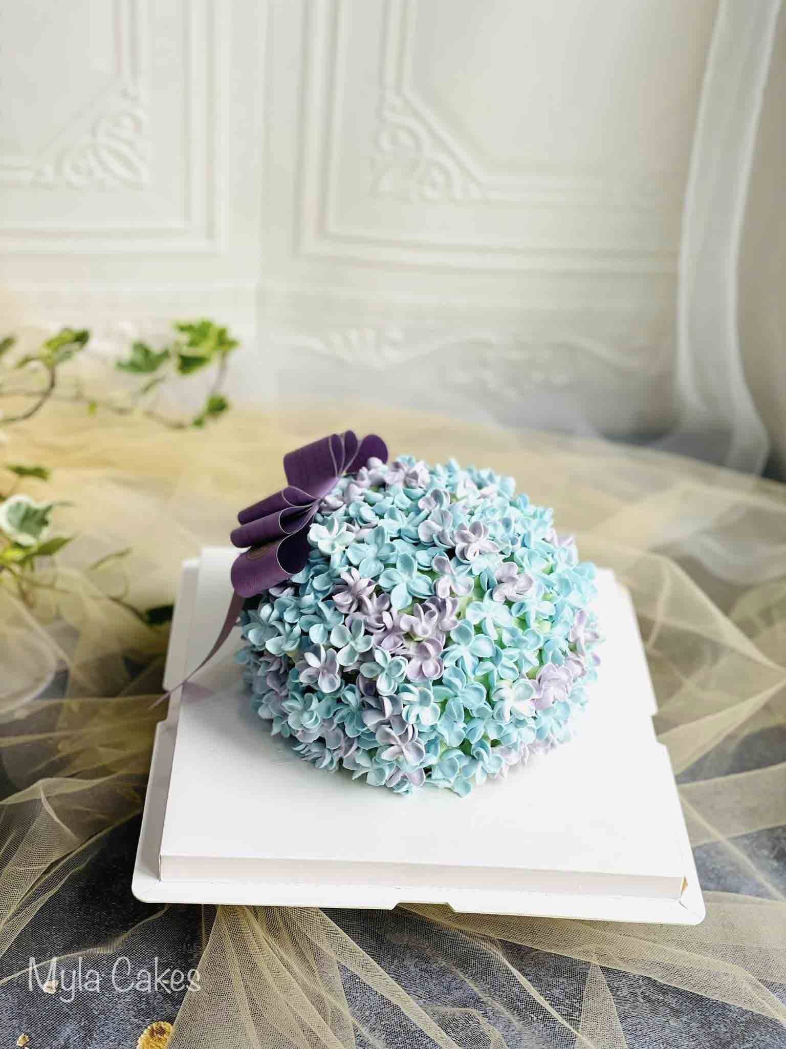 Mẫu bánh sinh nhật cho người lớn là nữ