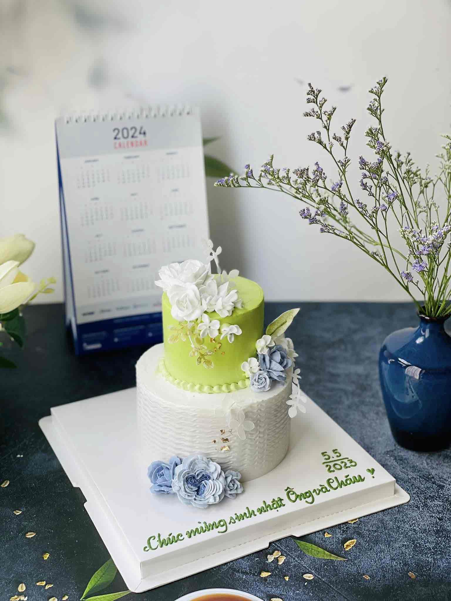 Bánh sinh nhật cho người lớn tuổi là nam