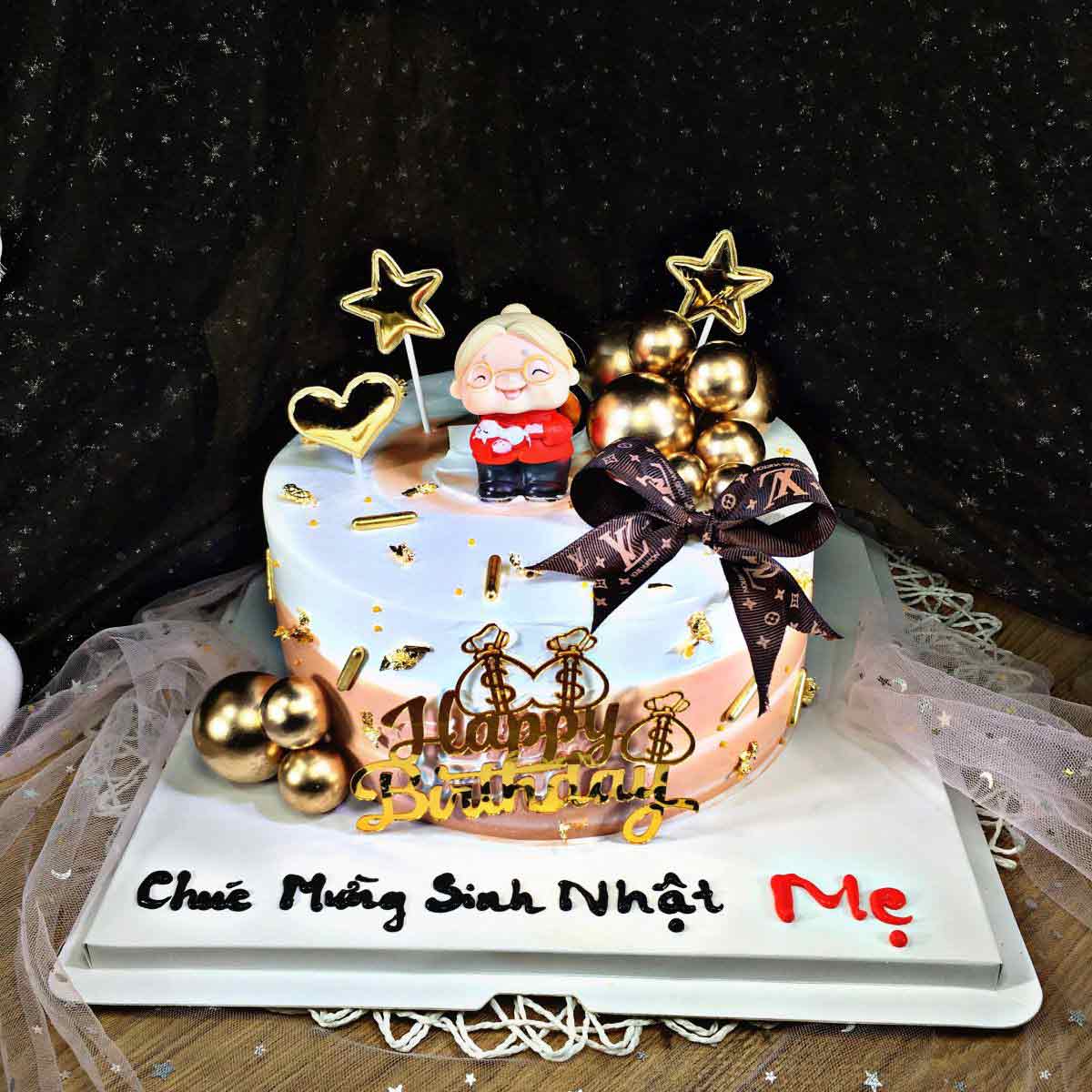 Mẫu bánh sinh nhật cho người lớn là nữ