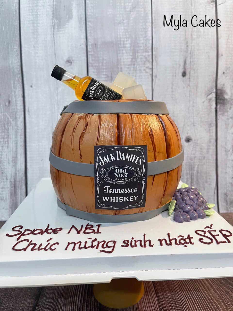 Bánh sinh nhật cho người lớn tuổi là nam