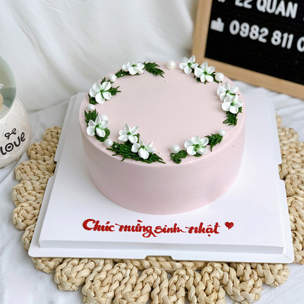 Mẫu bánh sinh nhật cho người lớn là nữ