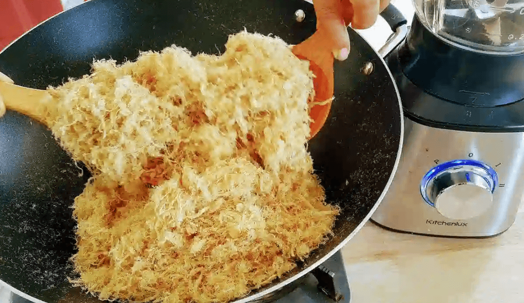 Đảo đều cho đến khi ruốc vàng