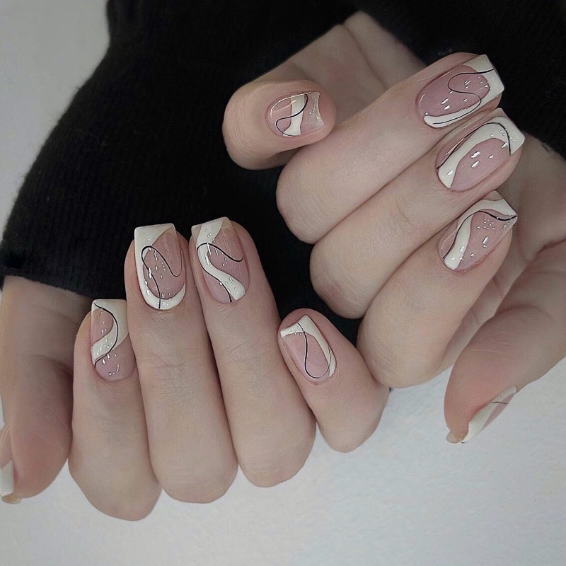 Mẫu móng vuông đơn giản