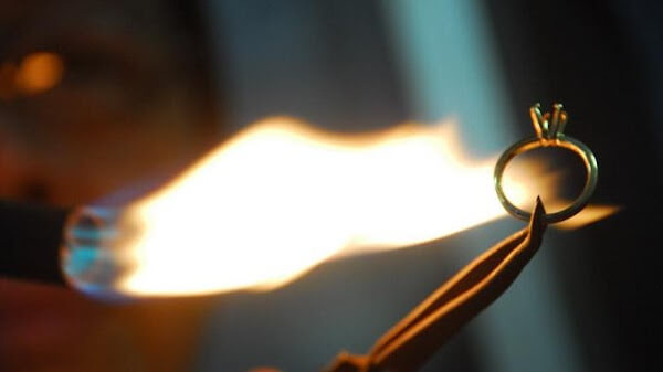 Cách thử vàng bằng lửa