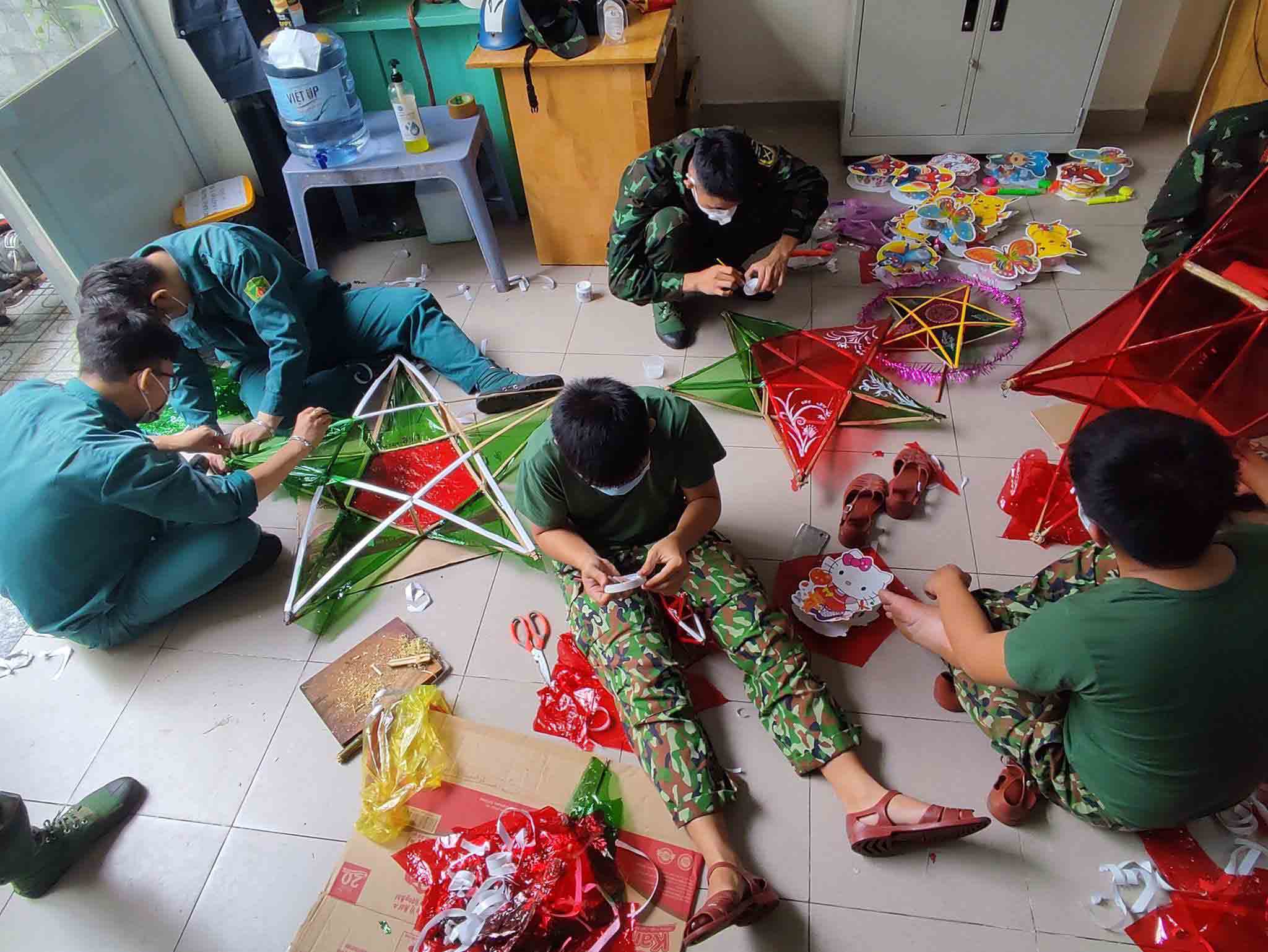 Hình ảnh làm lồng đèn ông sao truyền thống