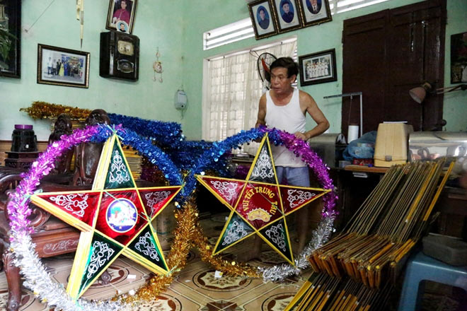 Hình ảnh làm lồng đèn ông sao truyền thống