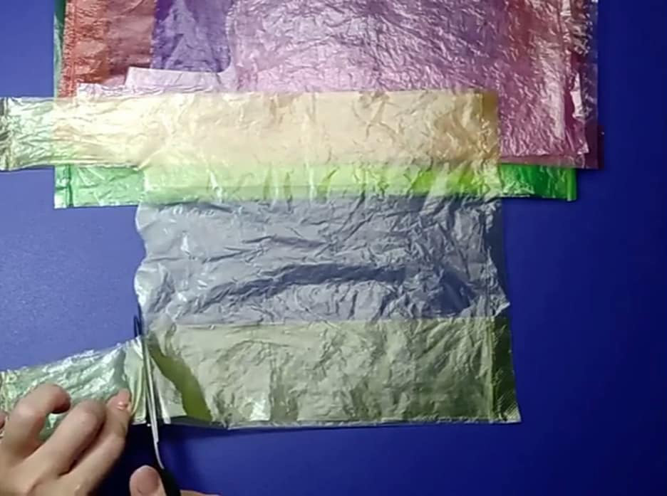 Túi nylon đem cắt thành từng tấm vừa phải