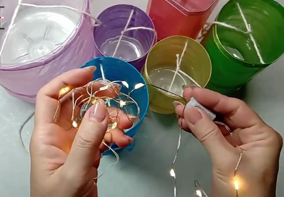 Nhét bóng đèn Led vào bên trong chai