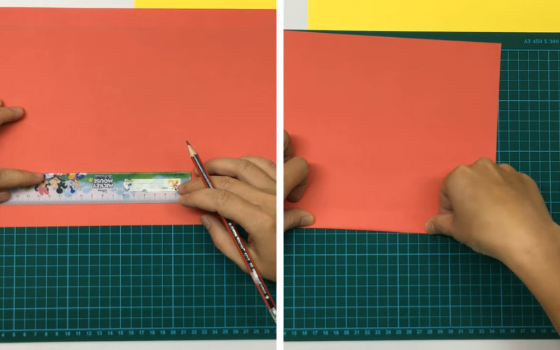 Đặt giấy A4 lên bề mặt phẳng, dùng bút chì và thước kẻ đánh dấu từ mép phần chiều dài của mặt giấy A4 vào trong khoảng 2cm