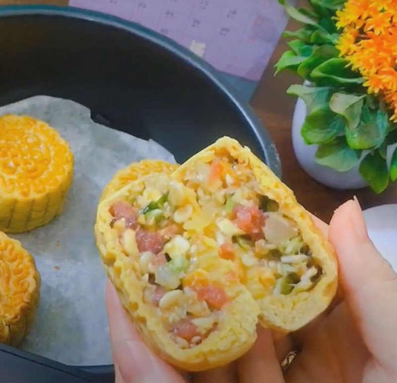 Thành phẩm bánh nướng Trung Thu nhân thập cẩm bằng nồi chiên không dầu