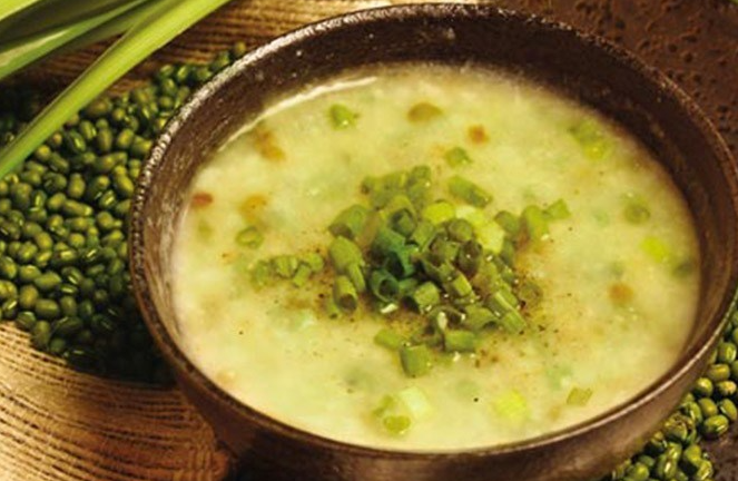 Cách nấu cháo gà đậu xanh bằng nồi cơm điện