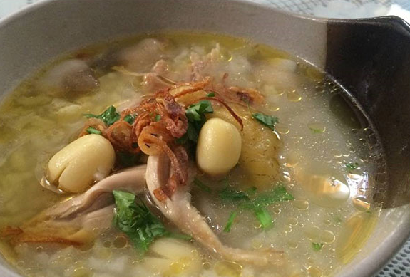 Cách nấu cháo gà hạt sen bằng nồi cơm điện