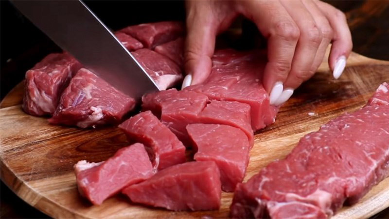 Sơ chế thịt lợn