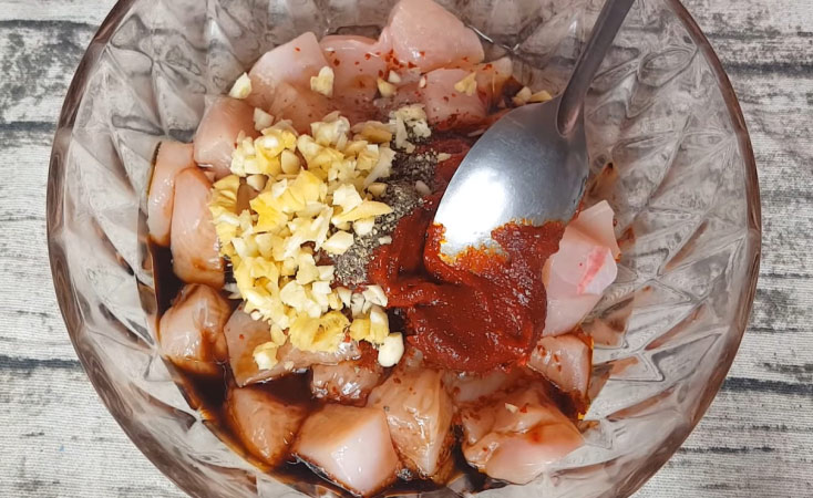 Ướp thịt gà