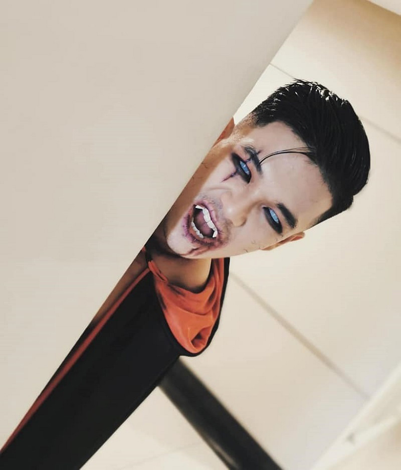 Hóa trang Halloween cho bé trai thành ma cà rồng