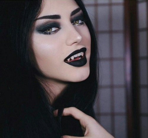 Hóa trang thành ma cà rồng