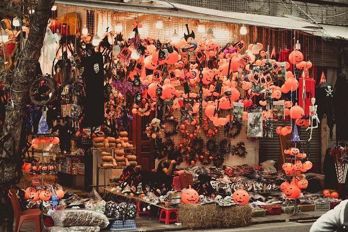 Địa điểm đi chơi Halloween ở Hà Nội - Phố Hàng Mã