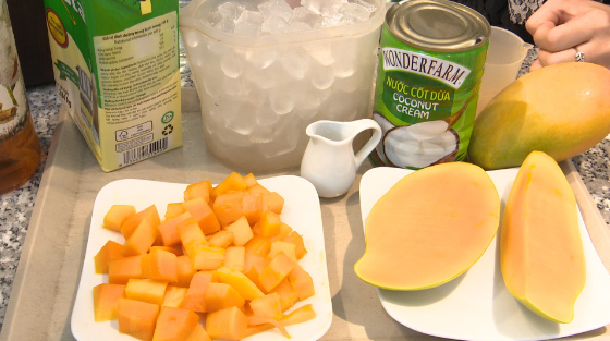 Sơ chế nguyên liệu làm xoài cốt dừa tuyết