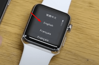 Nhấn chọn English để thiết lập ngôn ngữ tiếng Anh cho đồng hồ