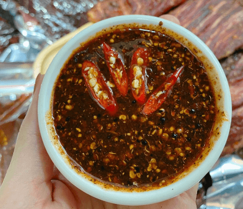 Thịt trâu gác bếp chấm với chẩm chéo