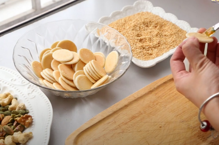 Cách ăn bánh đồng tiền không lo bị béo