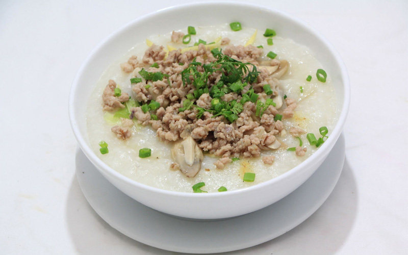 Thành phẩm món cháo thịt băm nấu bằng nồi cơm điện Cuckoo