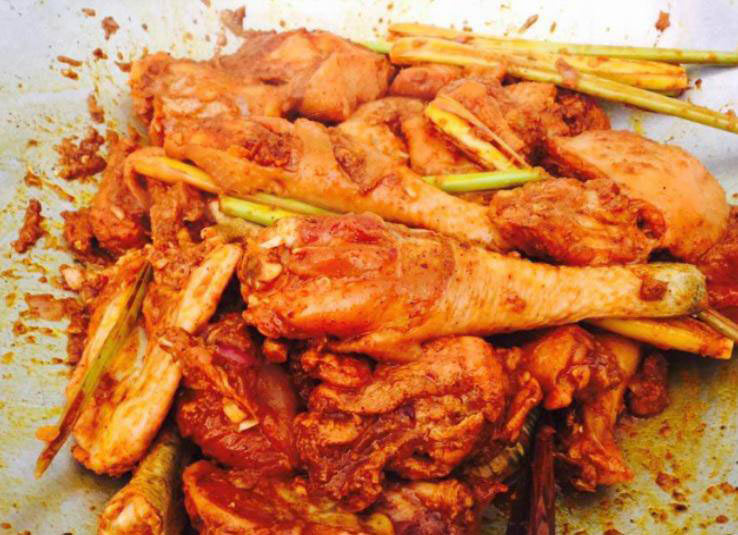 Sơ chế và ướp gà