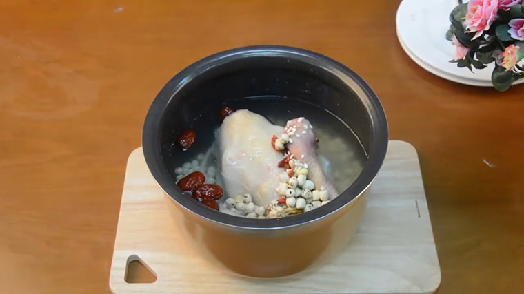 Hầm gà bằng nồi cơm điện