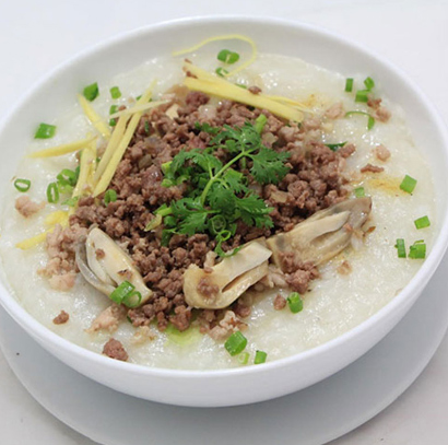 Thành phẩm món cháo thịt bằm nấu bằng nồi cơm điện